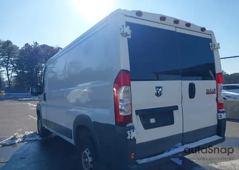 2017 Ram Promaster 1500 Low Roof 136 Wb z USA, uszkodzony, nr VIN 3C6TRVAG4HE525889